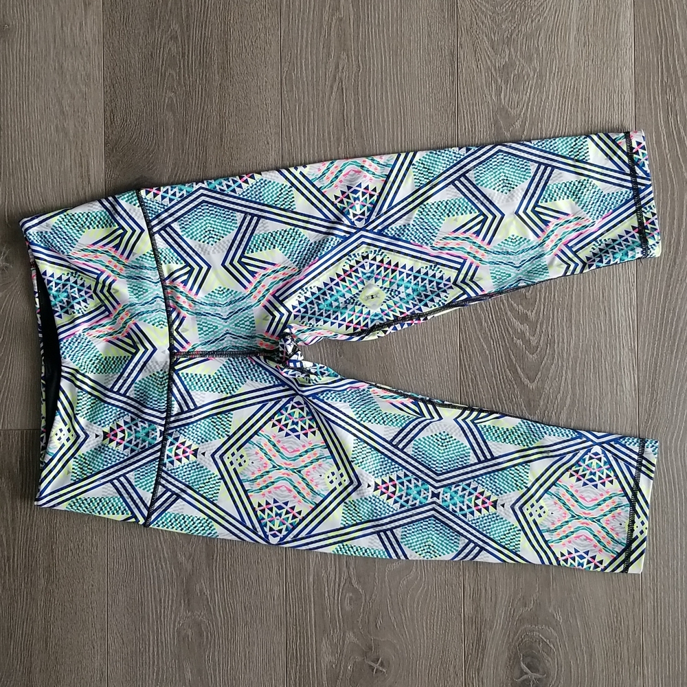 Victoria's Secret VSX Neon Geometric Capri Legging - S